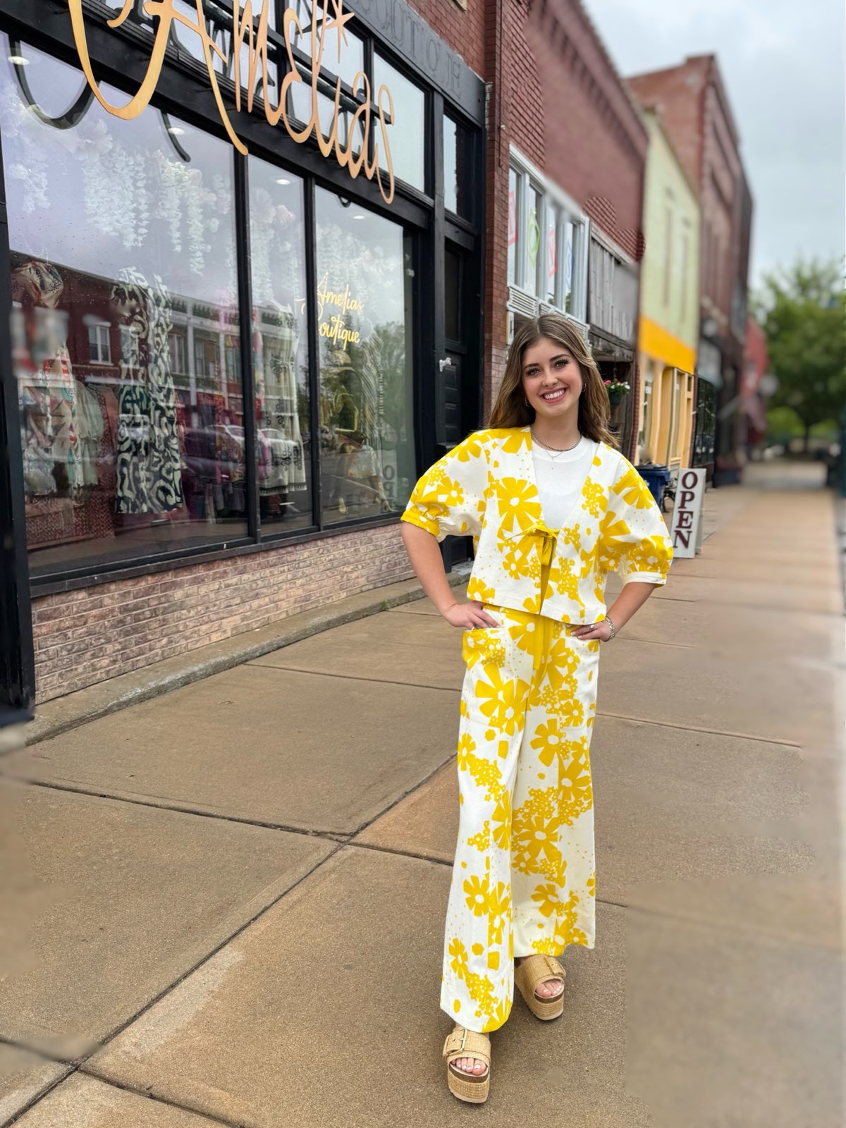 Ivy Jane Scattered Daisy White Pant
