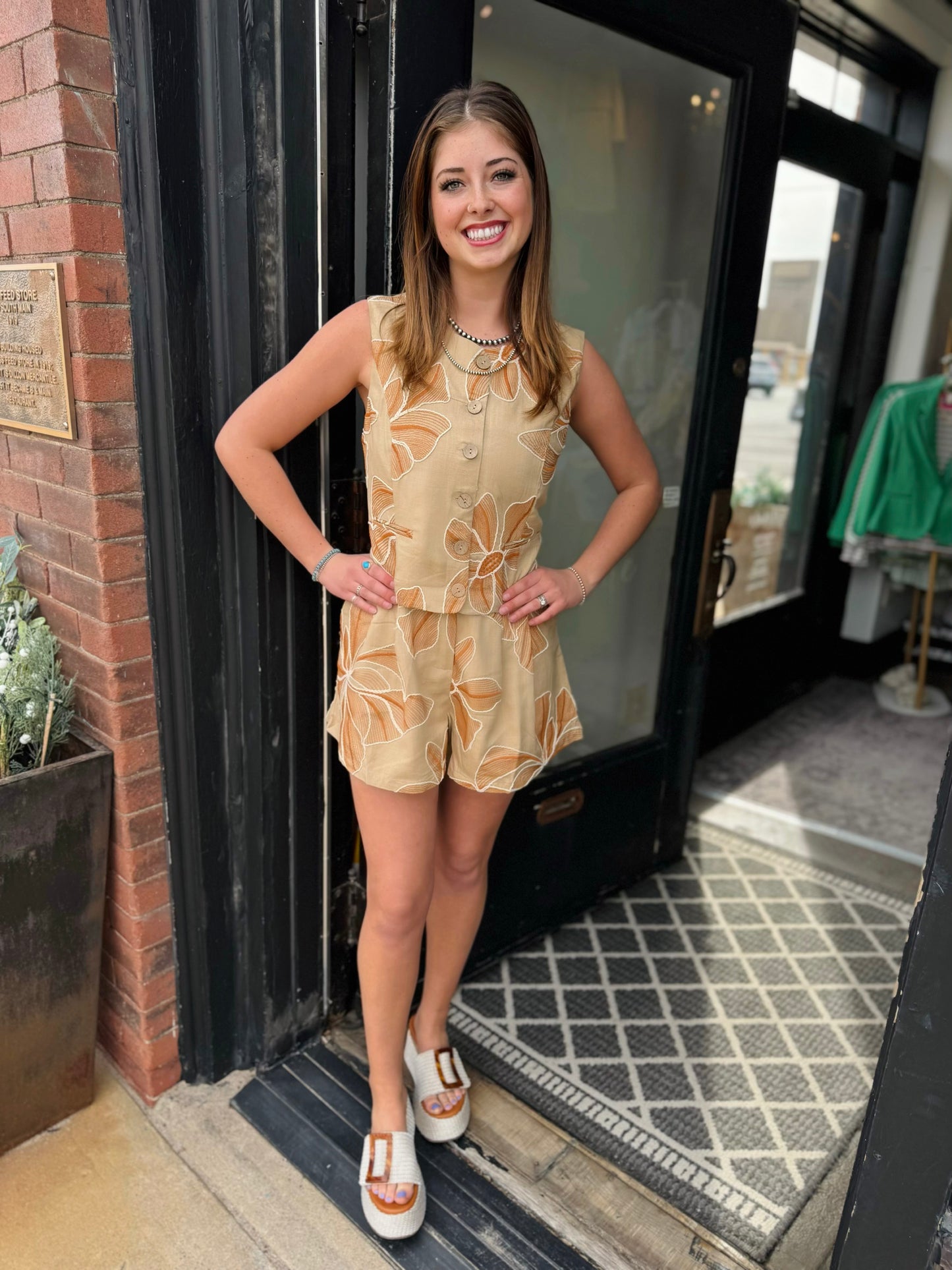 Apricot Stone Big Flower Shorts
